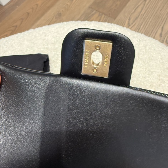 Chanel Black Quilted patent Leather Shoulder Bag - Picture 6 of 9